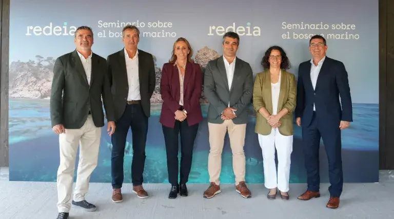 Redeia restaurará poblaciones de gorgonias y escuchará a los cetáceos en el Golfo de Bizkaia