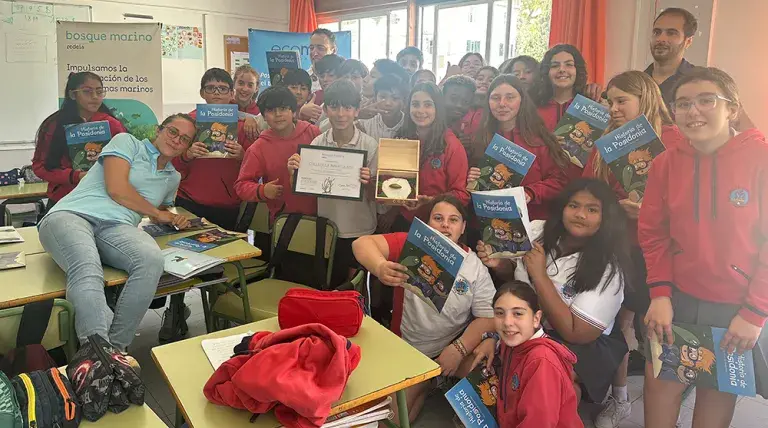 Escolares jugando