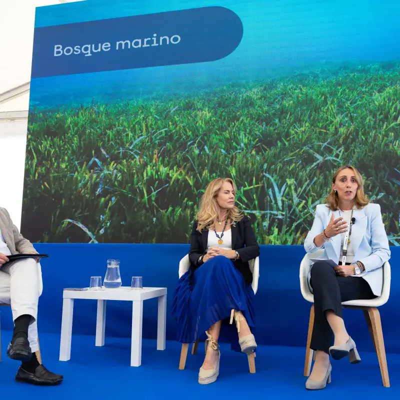La directora de Sostenibilidad y Estudios de Redeia, Eva Pagán, y la presidenta de la Fundación Ecomar, Theresa Zabell