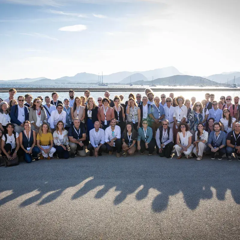 Foto de familia de participantes en el Seminario Científico