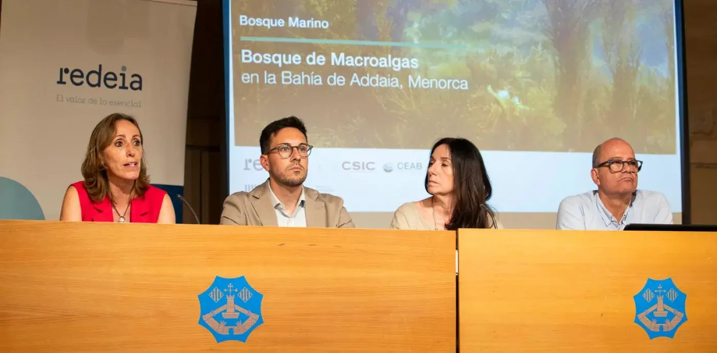 La directora de Sostenibilidad y Estudios de Redeia, Eva Pagán, interviene en la presentación de la iniciativa ‘Bosque de Macroalgas’.