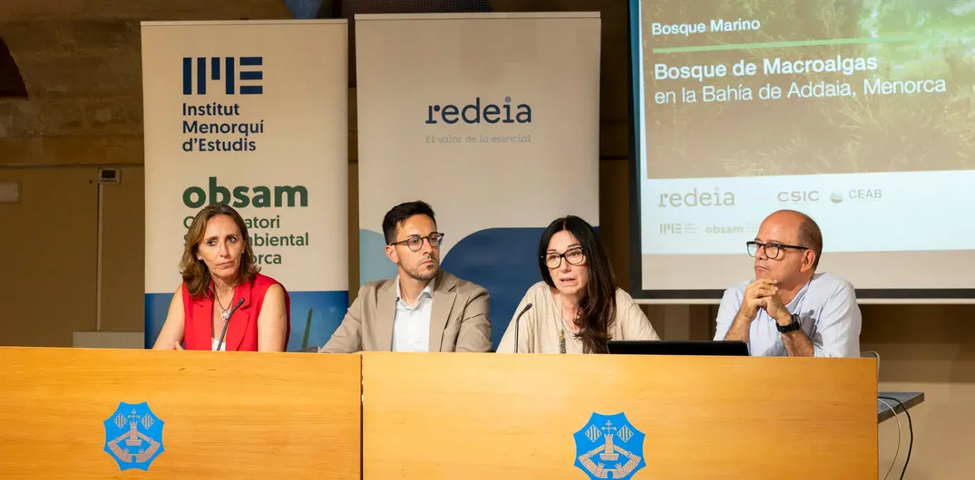 Representantes de entidades públicas inauguran la presentación del proyecto Bosque de Macrolgas.